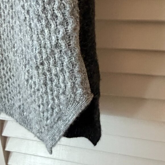 Theory women's Tarledia HM Lofty Cashmere sweater v-neck grey medium - Picture 3 of 8